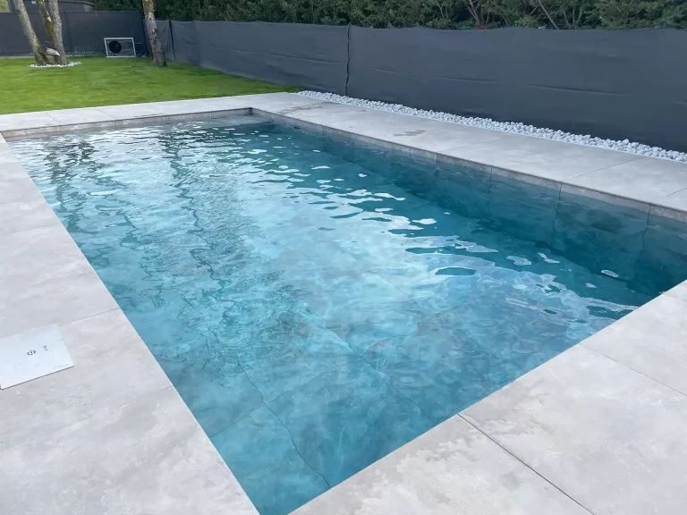 Construction piscine exterieure