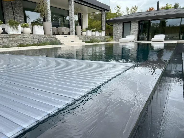 Construction de piscine à débordement